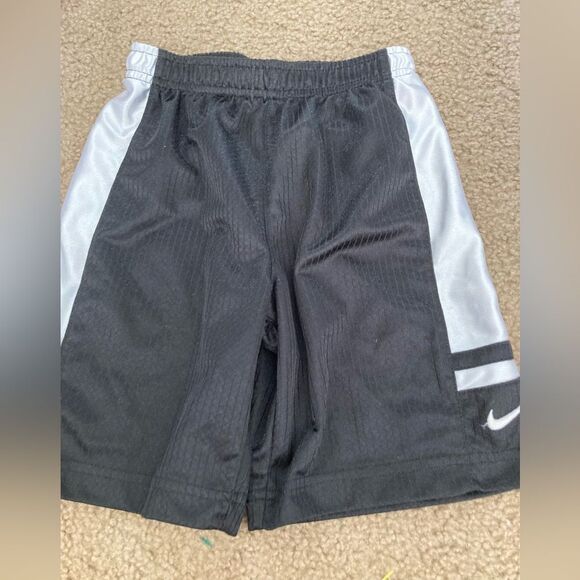 Boys Nike Basketball Shorts - Picture 1 of 2